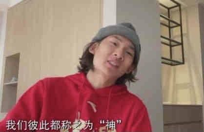 两个女人裸体互吻互摸的视频小说